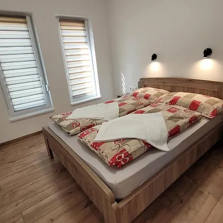 Zea Apartmanhaz バラトンフェニヴェシュ