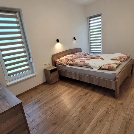 アパート Zea Apartmanhaz *