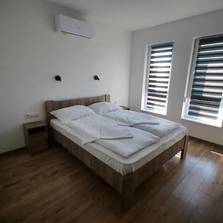 Zea Apartmanhaz * Balatonfenyves