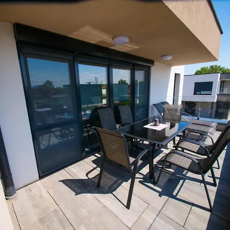 Apartment Zea Apartmanhaz *