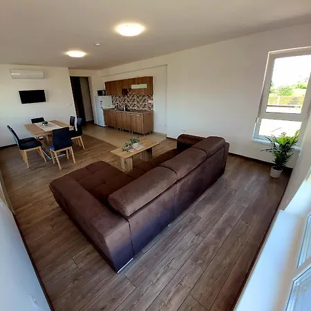 Apartment Zea Apartmanhaz *