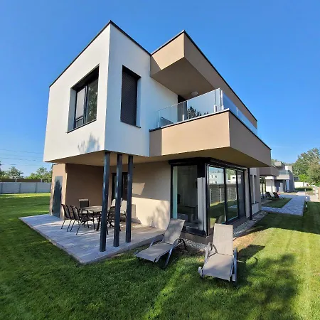 Zea Apartmanhaz * バラトンフェニヴェシュ