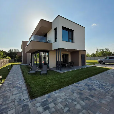 Zea Apartmanhaz Apartment *