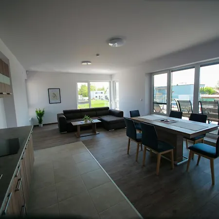 Zea Apartmanhaz アパート *