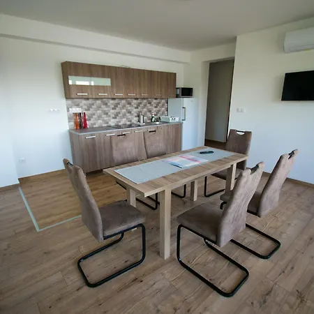 アパート Zea Apartmanhaz *