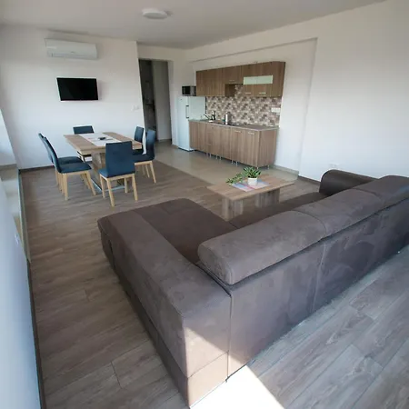 Zea Apartmanhaz アパート