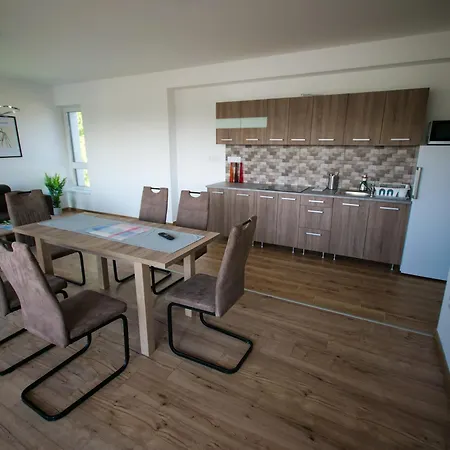 アパート Zea Apartmanhaz