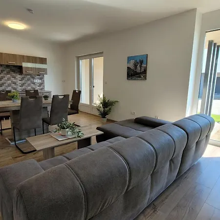 Zea Apartmanhaz Apartment *