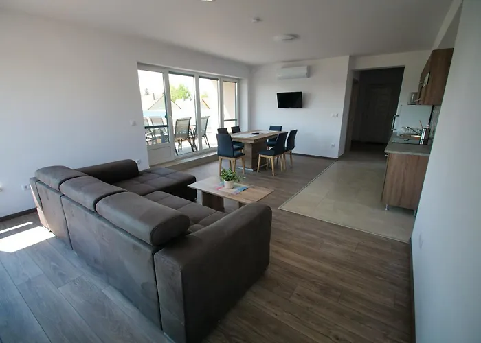 Zea Apartmanhaz * Balatonfenyves